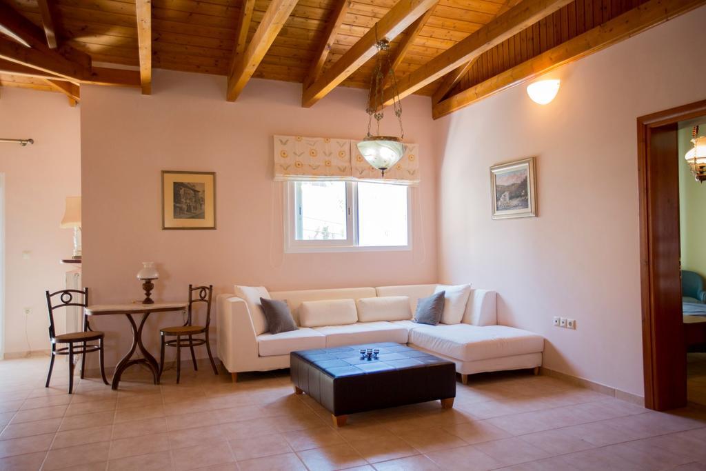 Loft Near The Beach Loutraki  Exterior photo
