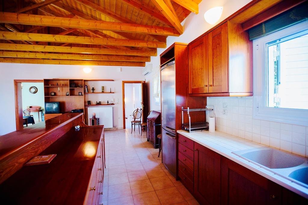 Loft Near The Beach Loutraki  Exterior photo