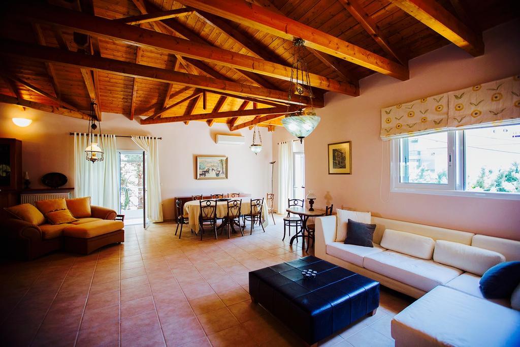 Loft Near The Beach Loutraki  Exterior photo