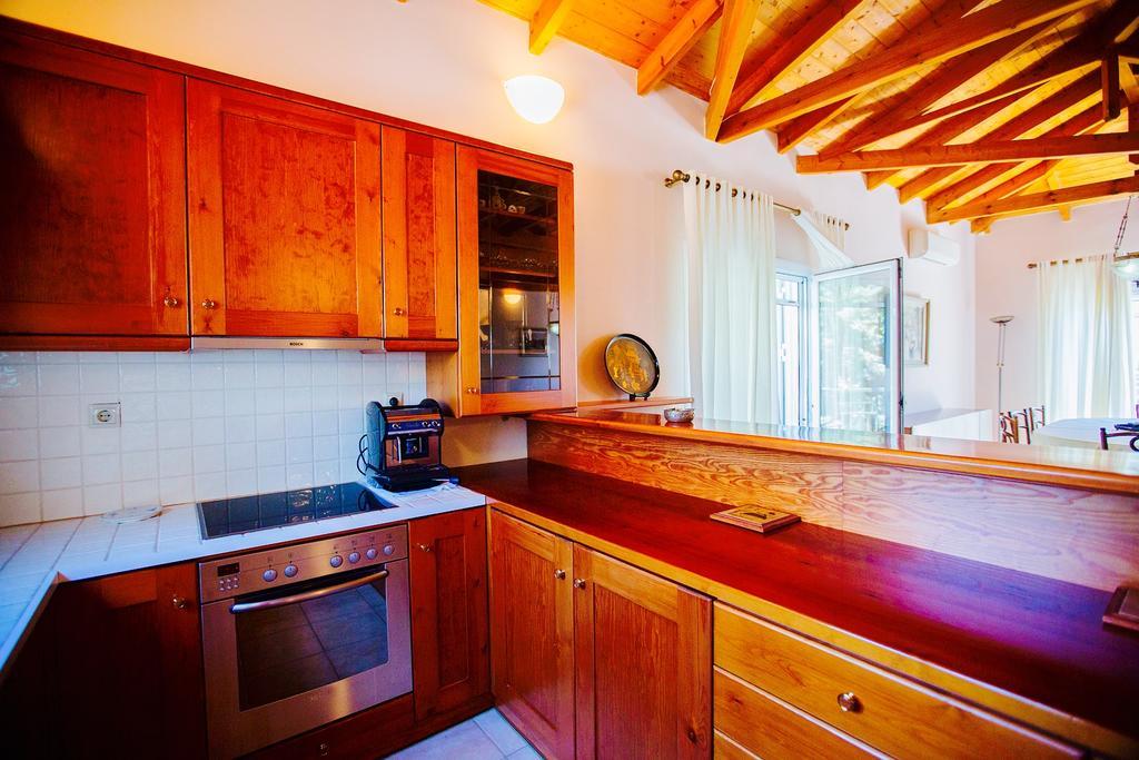 Loft Near The Beach Loutraki  Exterior photo
